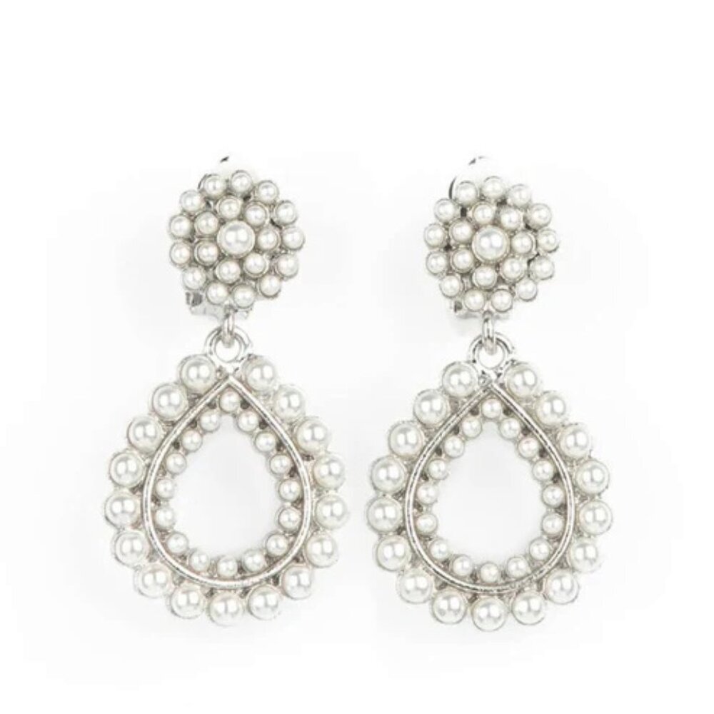 Paparazzi Jewelry Accessories - Discerning Droplets - White Earrings - Vintage - Picture 2 of 4
